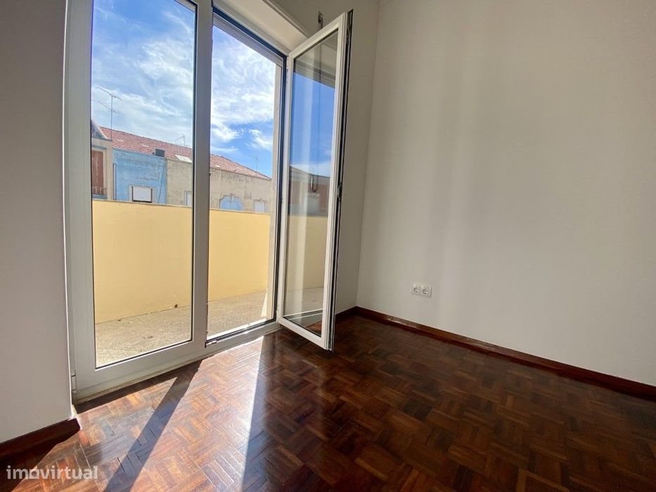 Apartamento muito central, com Aproveitamento de Sotão