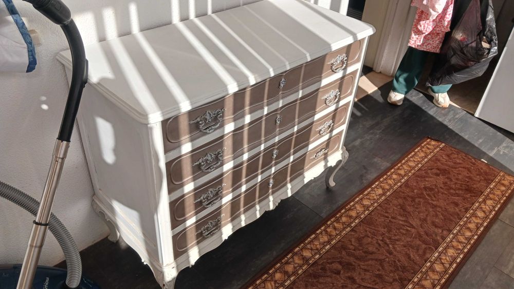 Comoda antiga em madeira maçiça