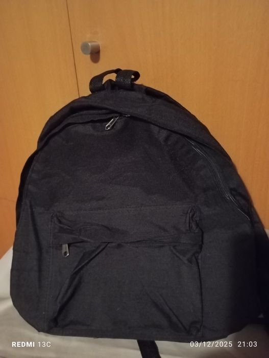 Mochila básica preta