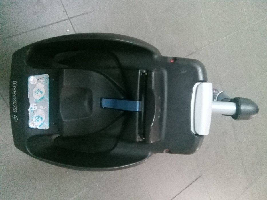 Maxicosi Easyfix Bases with and without Isofix