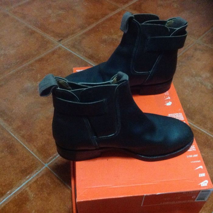 Botas em pele 37