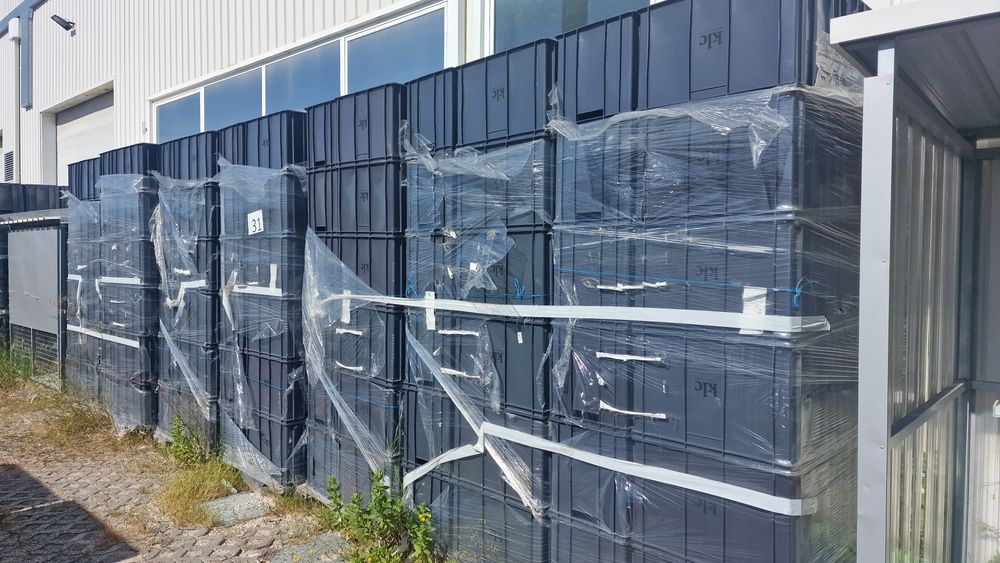 Caixas palotes em plástico com tampas