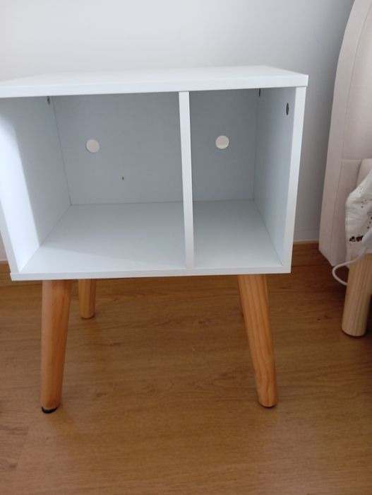 Vendo mesa cabeceira branca