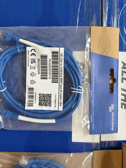 Комплект Victron MultiPlus-II 24/3000/70 (230V), Cerbo GX, MK3-USB-C,кабеля.