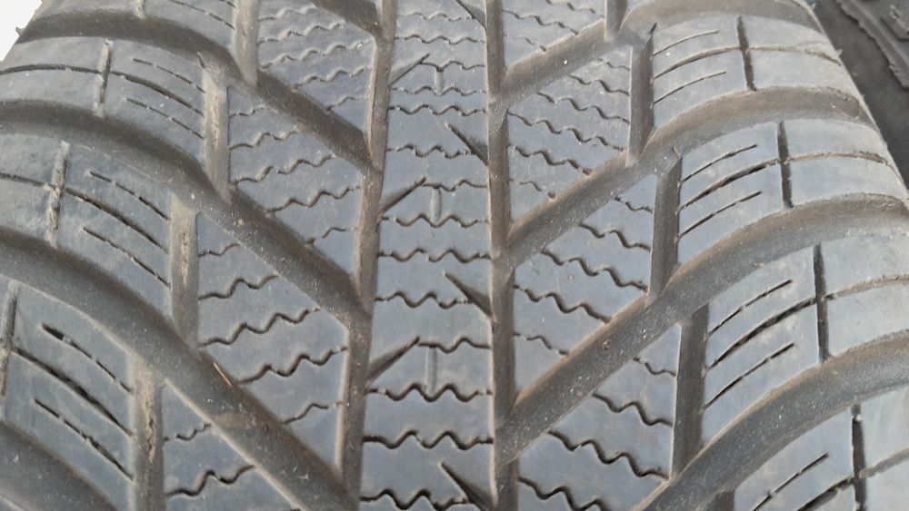 Opony Wielosezonowe-Całoroczne 215/65/16.HANKOOK.7,5 mm.Adres-ZALESIANY 33 A-przy rondzie(niebieskie banery).PISEMNA GWARANCJA