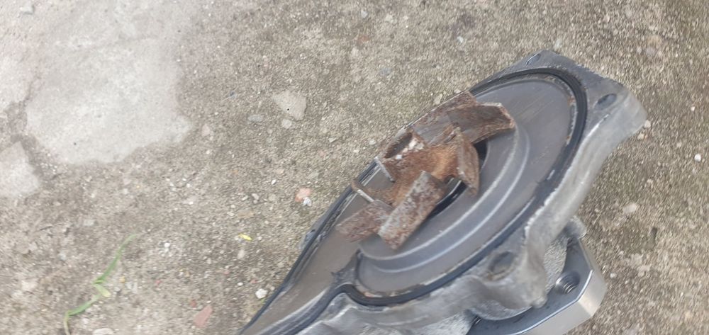 Помпа Volkswagen toureg