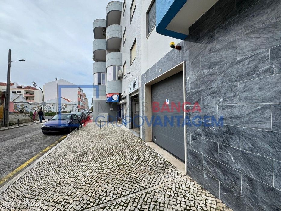 Venda de 6 Parqueamentos