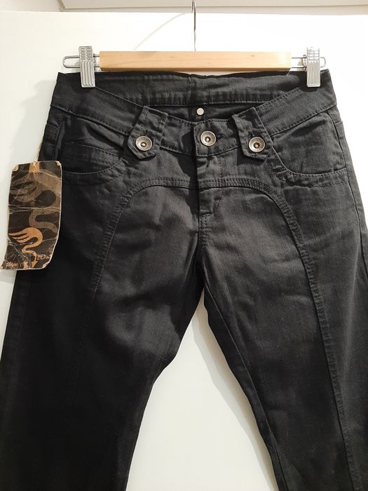 Calça de ganga preta nova