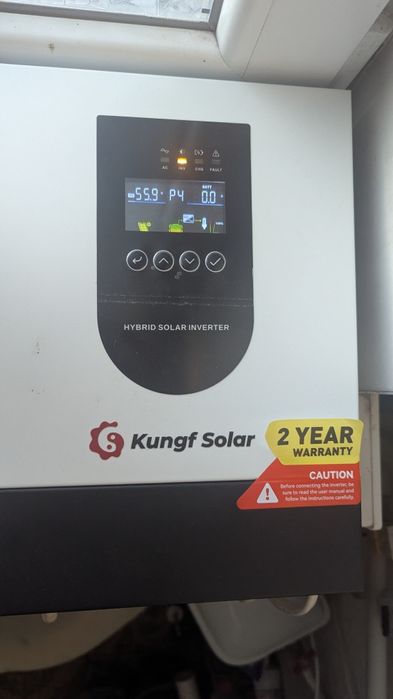 Гибридный солнечный инвертор 12 v  1,5kW