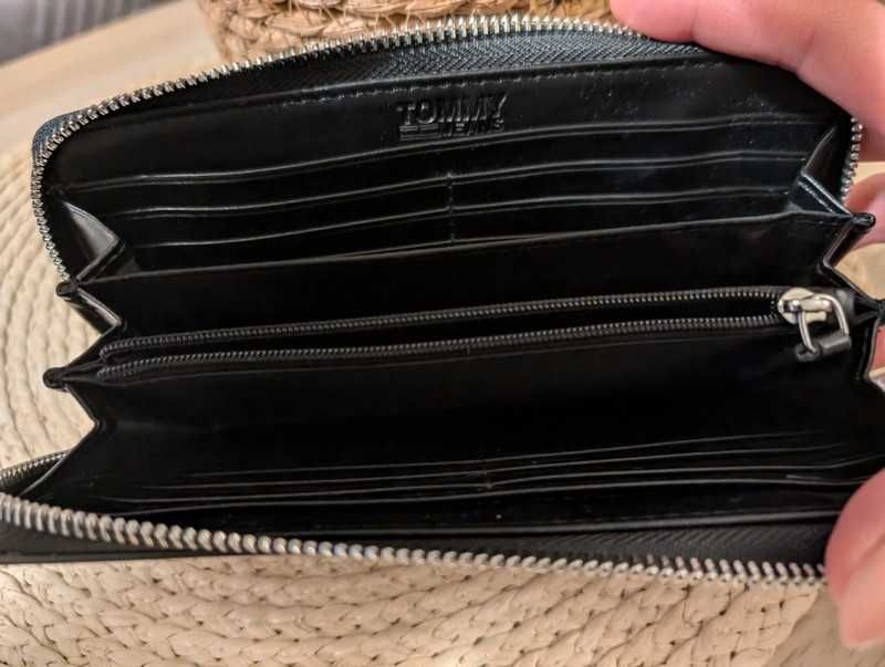 Szary metaliczny portfel Tjw Must Large Tommy Hilfiger