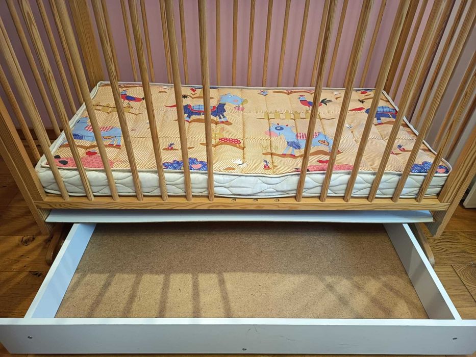 Łóżeczko kołyska z materacem