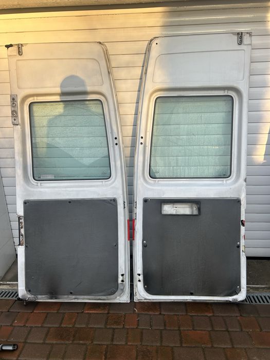 Двері задні високі , низькі , бокові  до2006 року в гарному стані