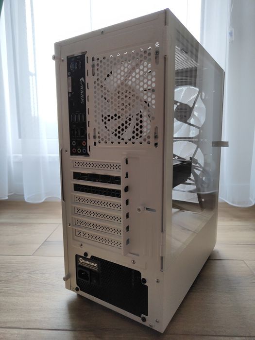 Gamingowy PC Ryzen 5 5600 / Radeon RX 6750 XT / 16 GB RAM / SSD 250 GB