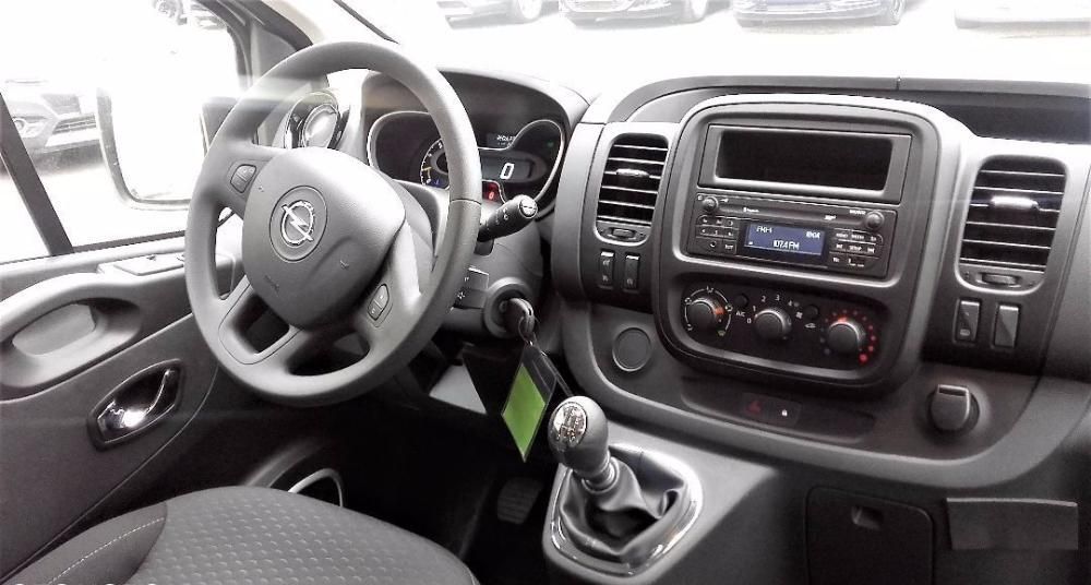 Wynajem busa 9 osobowego OPEL VIVARO LONG