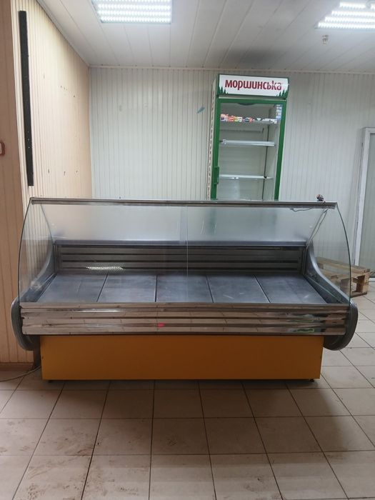 Продам холодильную витрину