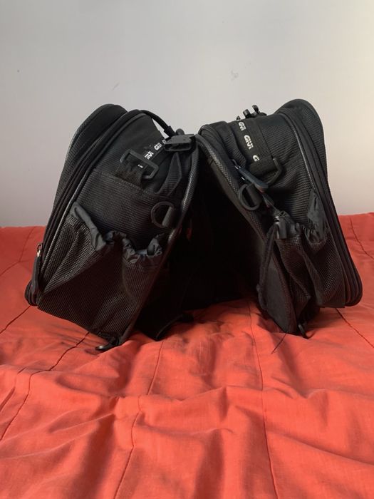 Продам бокові мото сумки Givi Voyager