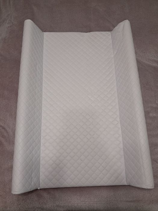 Przewijak na łóżeczko