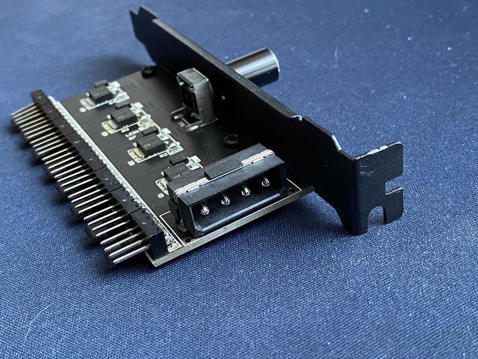Regulator obrotów do 8 wentylatorów PWM do obudowy PC MOLEX
