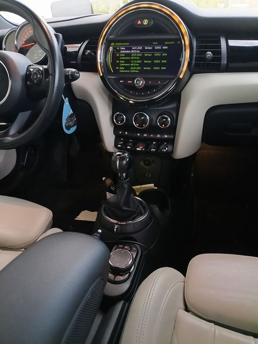 Mini Cooper D com todos os extras, sempre assistindo na marca.