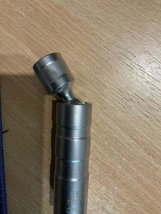 Cr-va якісний міцний зручний свічний ключ карданчик 12гр 3/8 поворотни