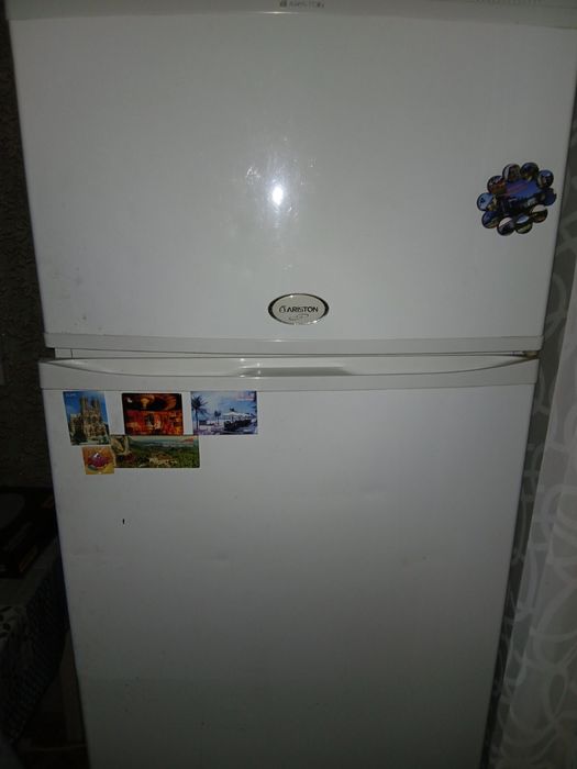 Холодильник  Ariston