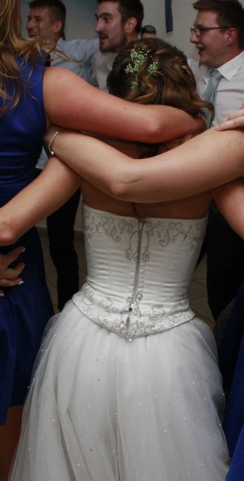 Suknia ślubna - gorset na zamek i 2 tiulowe spódnice