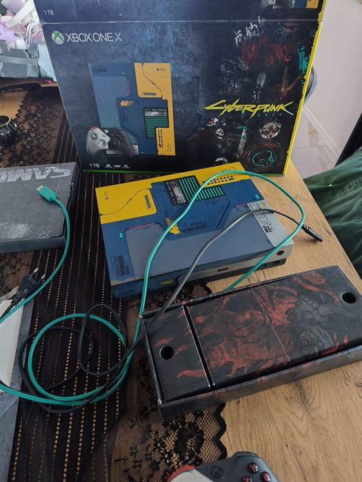 Xbox one X w edycji Cyberpunk 2077 Gry  2020 r jak nowa 1msc gamę pass