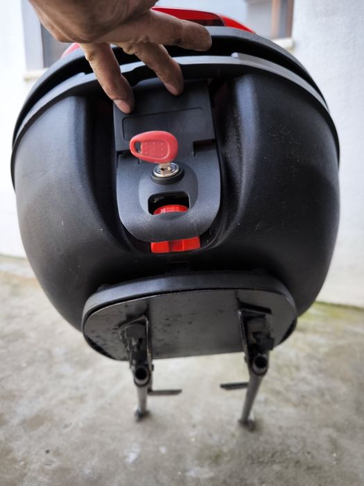 Cubby box Givi 32lts usada