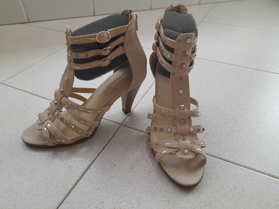 Lote de 9 pares de sapatos/sandalias/cunhas - tamanho 38/39