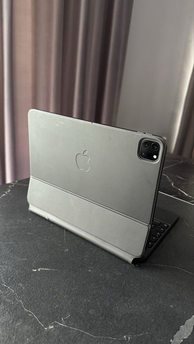 iPad Pro 11” M1 128GB Wi-Fi + Оригинальная Magic Keyboard