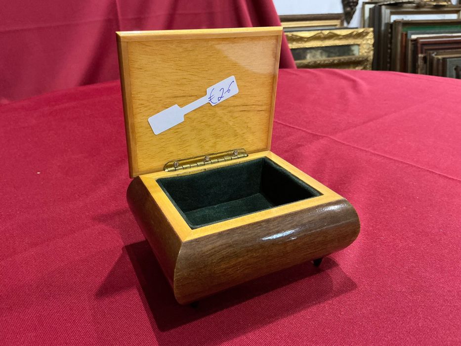 Caixa joias com 11x9 cm ,anúncios abaixo