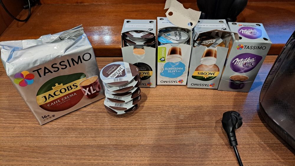 Ekspres na kapsułki Jacobs Tassimo +zestaw kaw