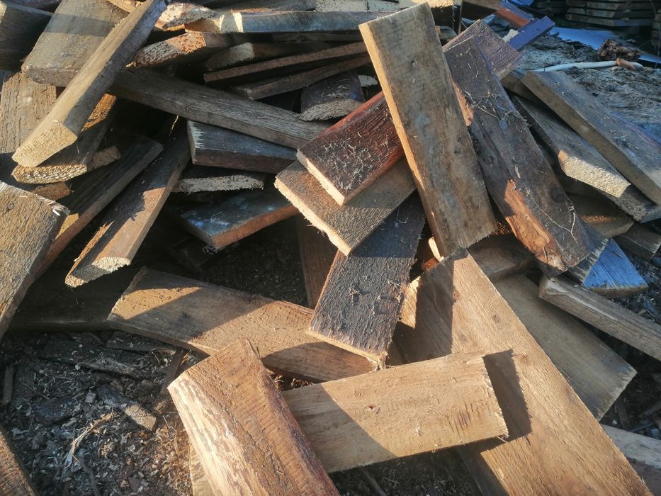 Drewno opałowe, pocięte deski .