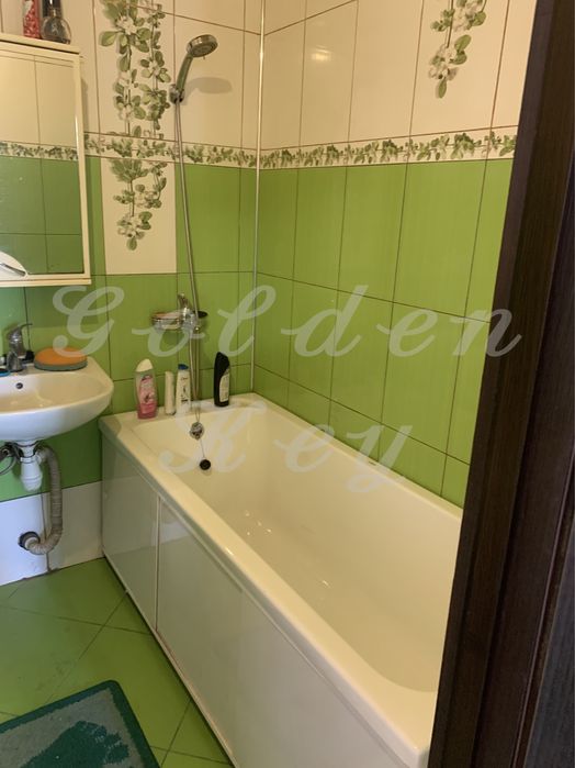 Продам 2-х кімнатну. КВАРТИРУ+ РЕМОНТ, ЦЕНТР, Комора 25м2 с.РЕВНЕ