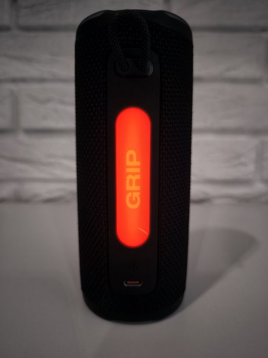 Портативна колонка JBL GRIP 16W