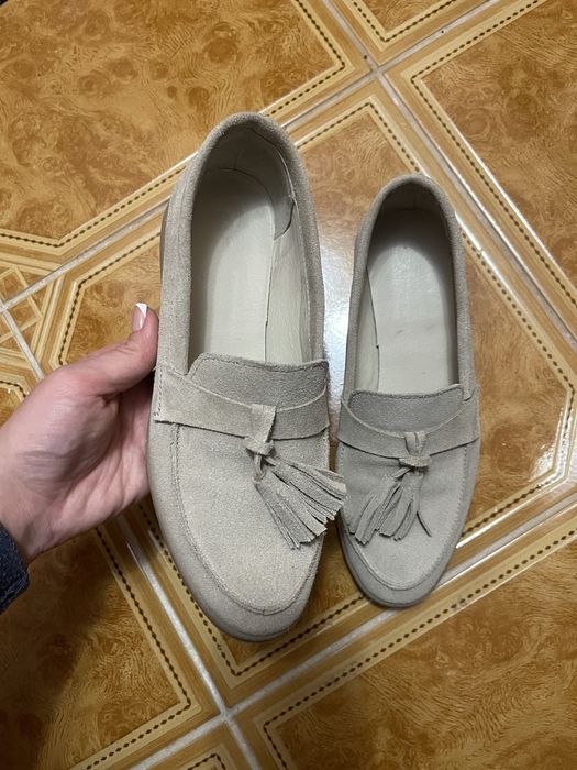 Замшеві бежеві лофери