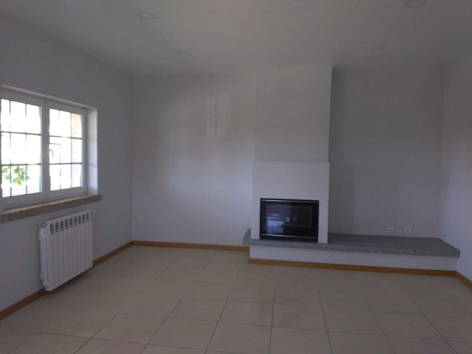 Apartamento T3 em frente ao Jardim Carlos Amaral