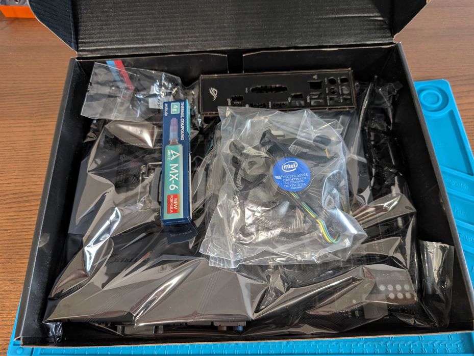 Bundle ASUS ROG Strix Z370-F Gaming + Intel i3-8100