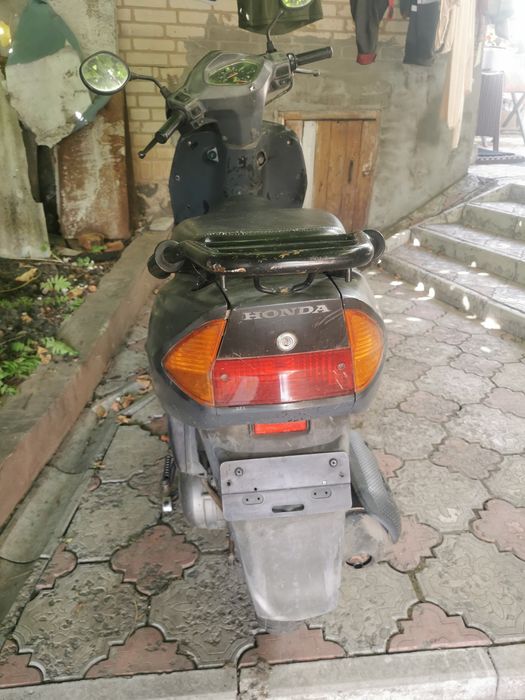 Скутер Honda Lead SCV100