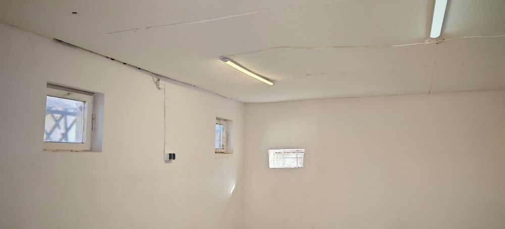 Wynajmę garaże z kanałem i murowane pomieszczenia magazynowe