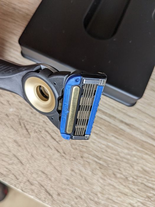 GilletteLabs Heated Razor (Japan)