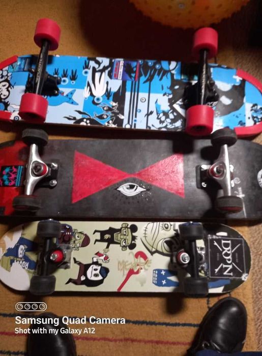 Prancha Surf NSP com 5 quilhas e 3 Skates com trabalho original!