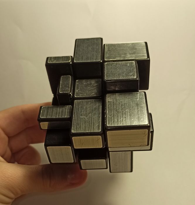 Срібний Кубик рубік з різною формою