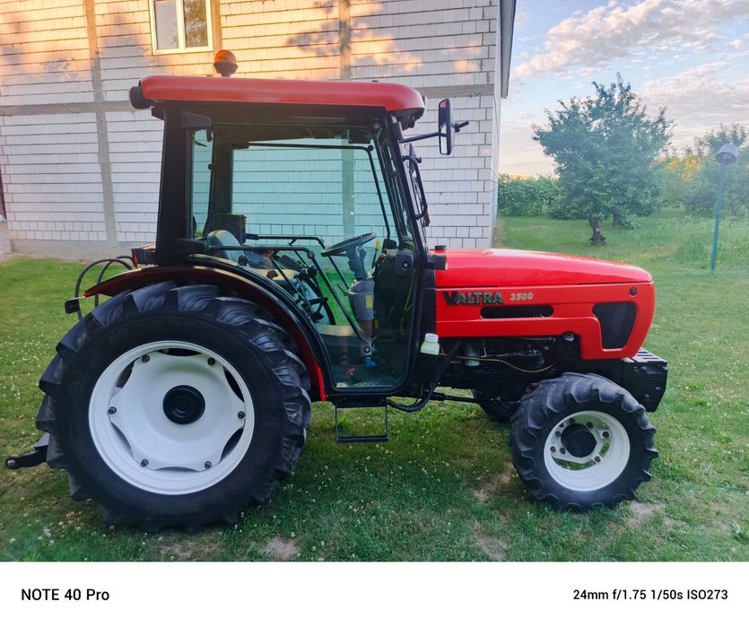 Ciągnik sadowniczy Valtra 3500v