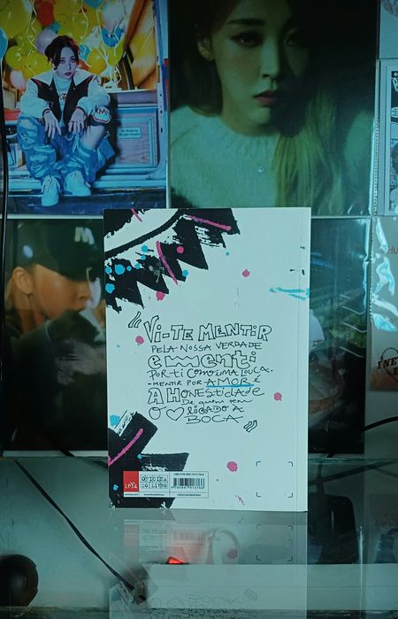 Isto não é um livro de Carolina Deslandes