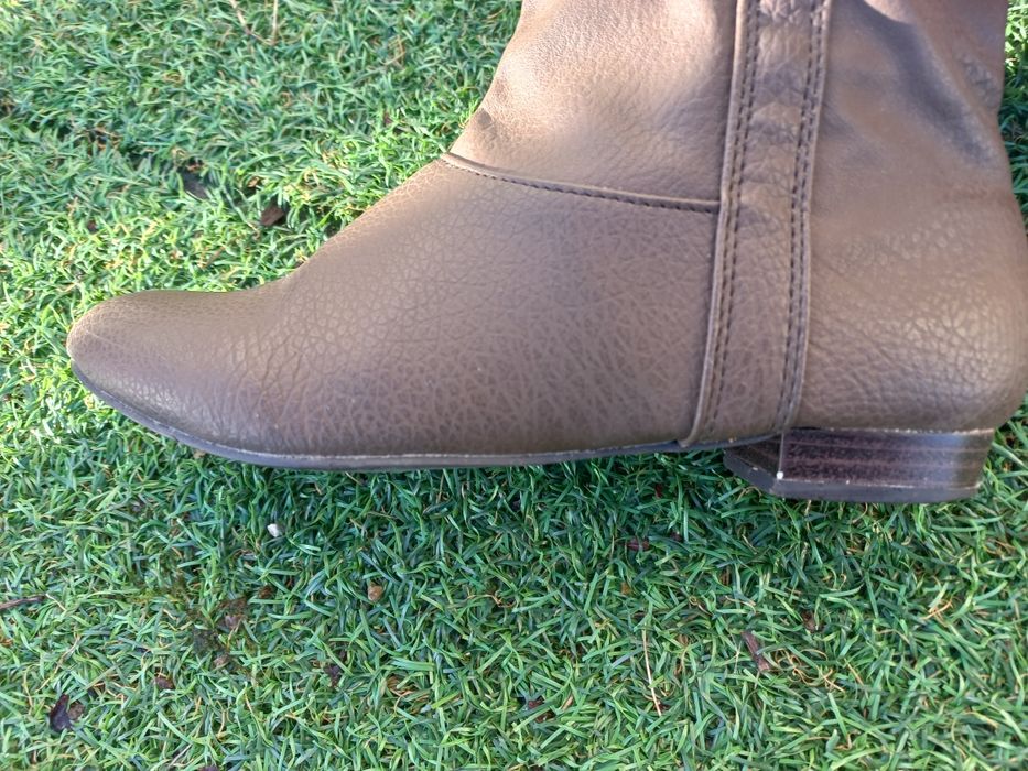 Botas castanhas da Blanco