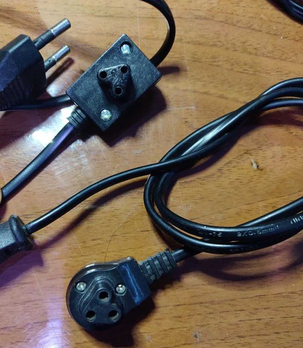 Cabos de Alimentação / VGA / outros