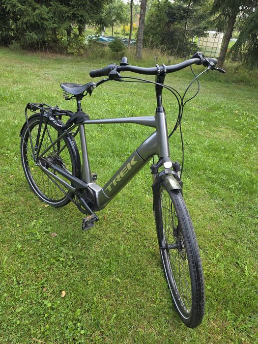 Elekrtyczny TREK District+ 7 – Bosch Active Line Plus 500 Wh – pasek – 2023 – Brooks B135 - Ładowarka Bosch