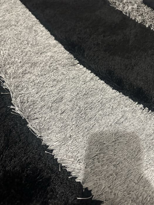 Tapete preto e cinzento para sala