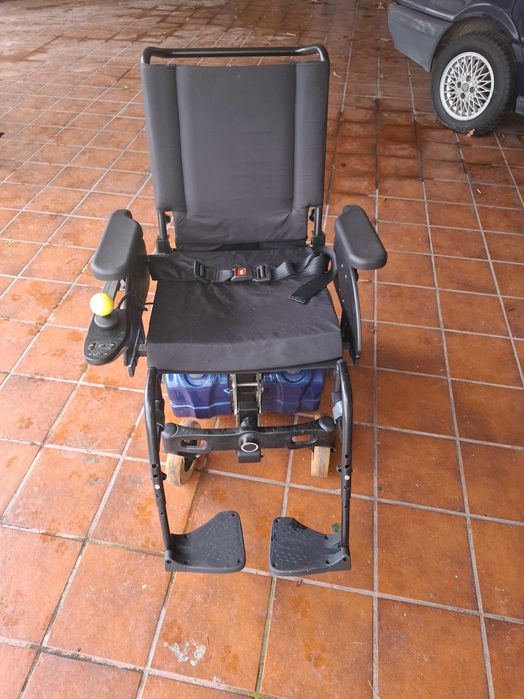 Cadeira de rodas eletrica InvaCare Fox